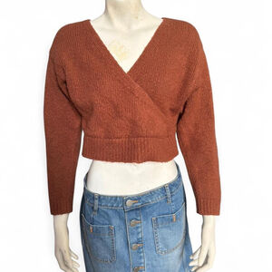 😱
Forever21 cropped sweater top